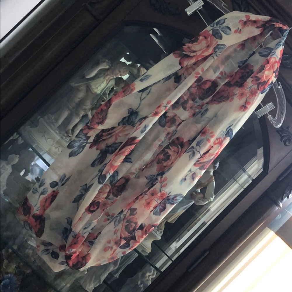 IVORY FLORAL INFINITY SCARF - Picture 4 of 6